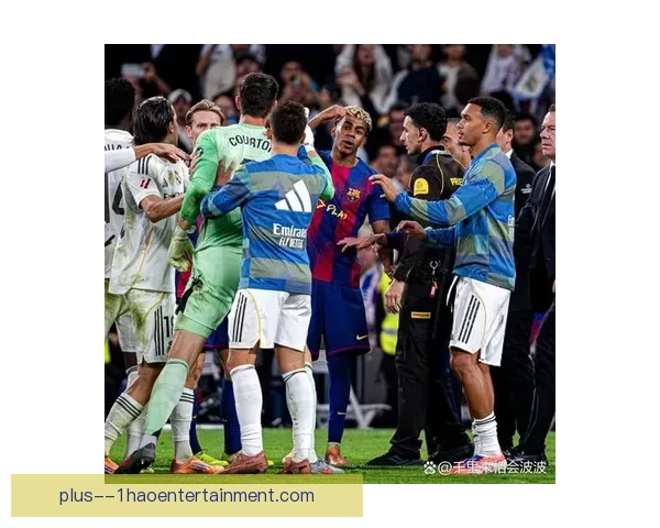 主裁吉尔·曼萨诺在球飞向球门瞬间吹停比赛引发西班牙足坛广泛争议